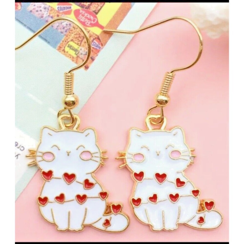 WHITE Enamel Cats  KITTENS Wrapped in a String of HEARTS